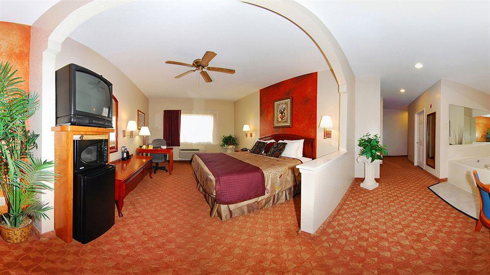 Best Western Plus Northwest Inn & Suites Хюстън Екстериор снимка